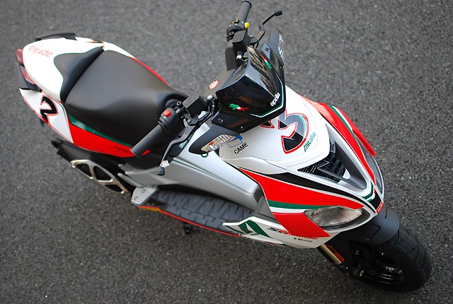 aprilia SR50R Alitalia Racing カラー入荷！ _d0099181_15501862.jpg