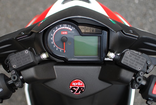 aprilia SR50R Alitalia Racing カラー入荷！ _d0099181_1632485.jpg