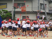 メインプログラムは雨と時間の競争でした　―今年の運動会から―_c0133503_17533555.jpg