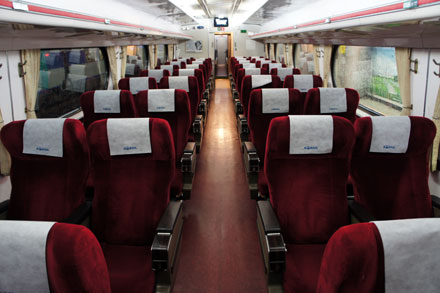 セマウル号とソウル駅 ソウルから慶州へ 韓国の旅 2010年10月(1)_f0117059_19374042.jpg