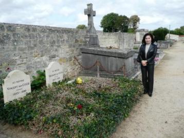 パリ郊外オーヴェール村へ、ゴッホのお墓参りも_f0150886_1743458.jpg