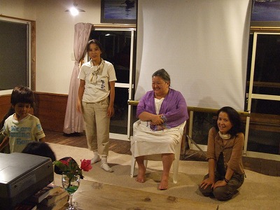 「クララさんを囲んでのお話会」_e0028387_0203689.jpg