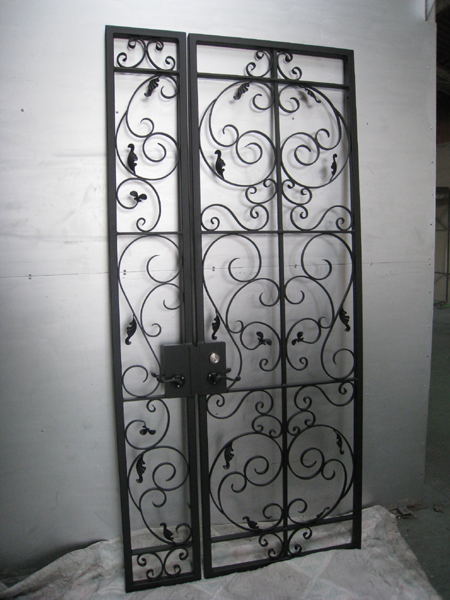 ロートアイアンの門扉 Sol Y Sombra Iron Work Factory ロートアイアンの門扉 Sol Y Sombra Iron Work Factory