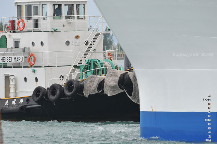 地球深部探査船「ちきゅう」出航　[中城湾港/沖縄]_c0166094_22214050.jpg