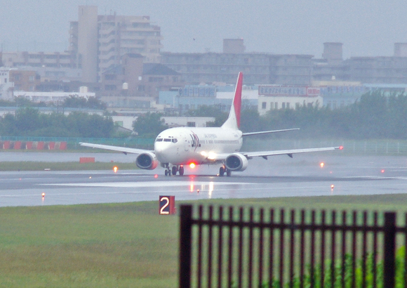 Rainy day by  runwayside・Osaka int.aip. oct.9_a0146616_11264884.jpg