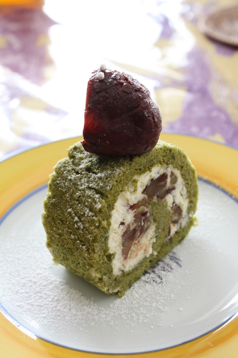 Rouleau aux maccha et marrons～抹茶＆栗ロール_c0209845_2045346.jpg