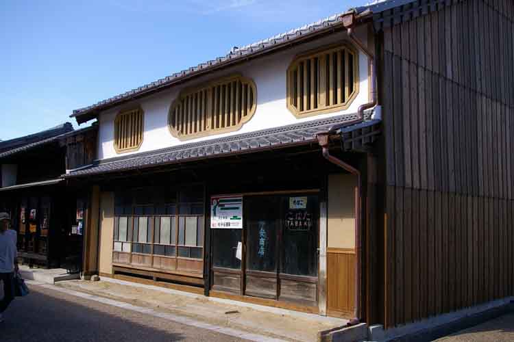 改装?された煙草屋_f0130879_01722.jpg