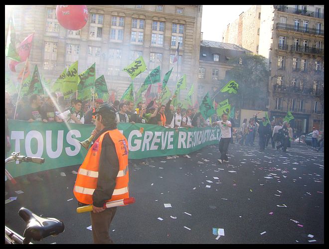 【デモManifestation】闘うひとたち10月12日（PARIS）_a0008105_18342133.jpg