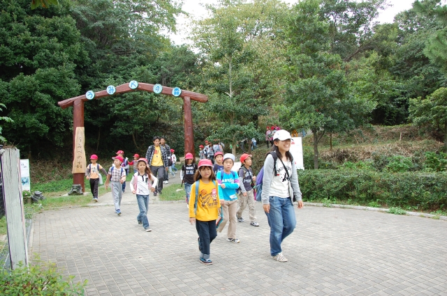 「鳴滝第一・第二小学校」２年生遠足サポート_c0108460_23385643.jpg