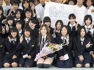 アメリカ在住の現役女子高生シンガーKylee（カイリー）が教育実習！？_e0025035_10562211.jpg