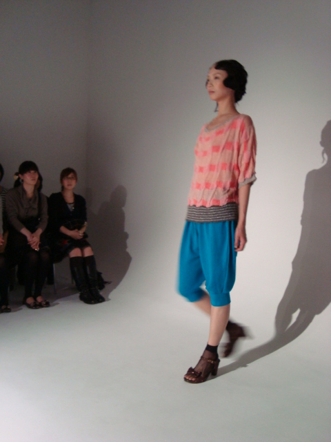 「sunaokuwahara 2011ファッションショー」へ行く。_f0232060_18471783.jpg