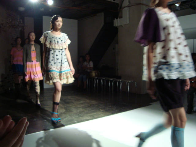 「sunaokuwahara 2011ファッションショー」へ行く。_f0232060_1854161.jpg