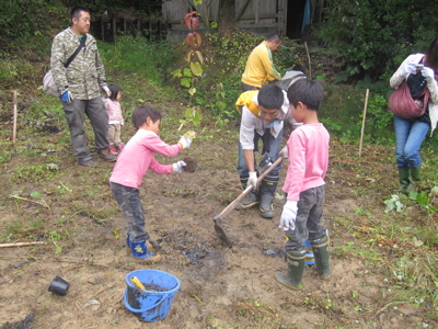 もくもく植樹祭feat.鍋っこ_f0214775_191669.jpg