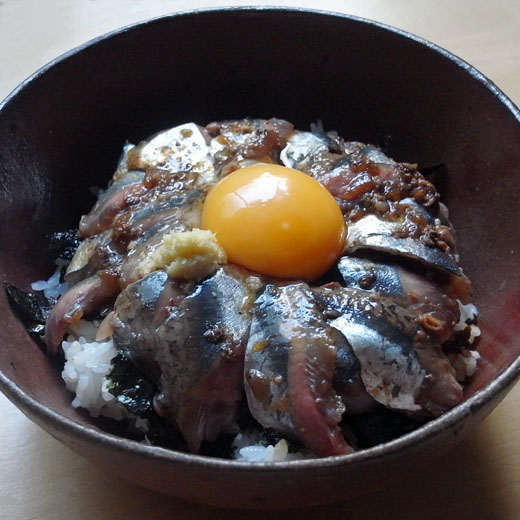 秋刀魚わた醤油漬け丼_a0118345_21132956.jpg