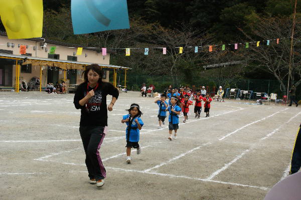 孫１号の運動会（南輪内保育園）です。_e0111346_10275542.jpg