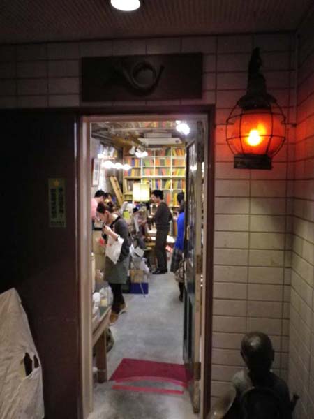 銀座:月光壮とギャラリー_a0044064_2413276.jpg