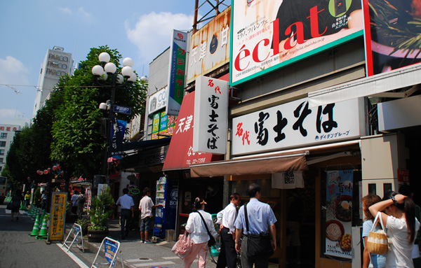 「吉祥寺散歩」吉祥寺北口駅前を．．_c0009981_2513068.jpg