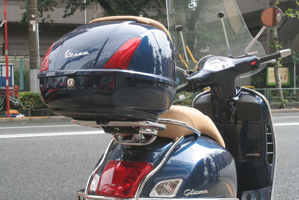 GTS 純正リアボックス : 東京ヴェスパBlog
