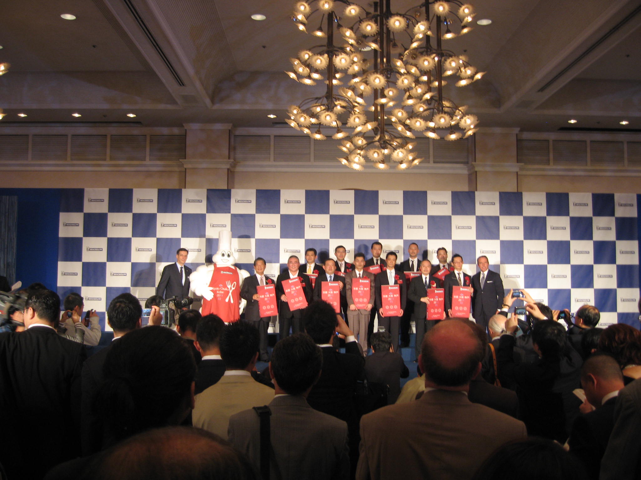 「ミシュランガイド京都・大阪・神戸2011」出版記念パーティー_a0160153_15224514.jpg