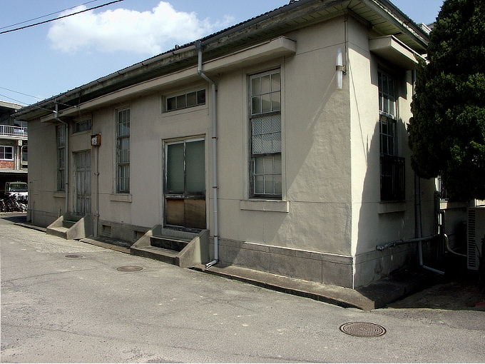 香川県農業試験場本館_f0116479_2234360.jpg