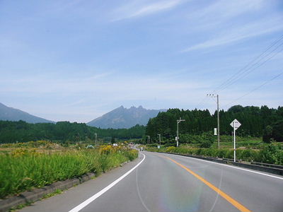 阿蘇南小国に、満願寺窯・北川八郎先生と奥様をお訪ねしました。その１_a0063658_23295046.jpg