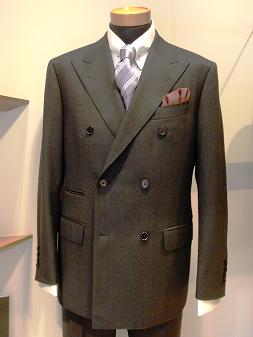 “メイド・イン・IWATE” ~ 俺のスタイル ~ 【TUWAMONOスーツ】 ~ ダブルブレスト 編_c0177259_2522124.jpg