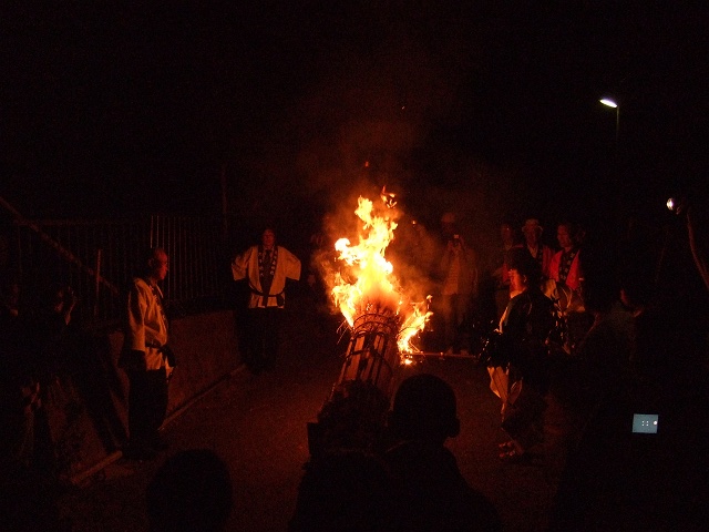 海田・出崎森神社秋季例大祭「古式ひともし祭」その1　点火_b0095061_12251856.jpg