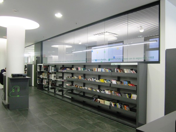 ランブラスのAndreu Nin図書館_b0064411_61612.jpg