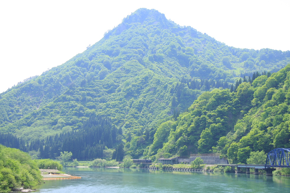 新緑の蒲生岳 - 2009年春 只見試運転 - _b0190710_2111444.jpg