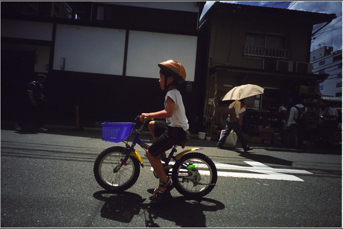 182.08 ホロゴンデイ54「2010年7月17日天下の祇園祭なのに裏道伝い」8　漆黒の大海原に_c0168172_1065822.jpg