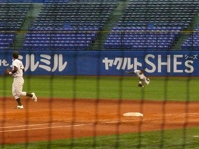 10月19日 東都大学野球 国士舘大対青学大_b0166128_12373341.jpg