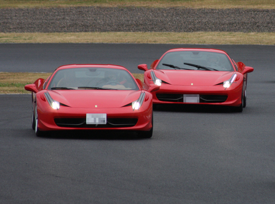 458Italia、サーキットに咲く一輪の薔薇_c0108756_21531648.jpg