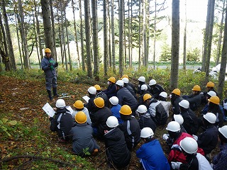 森林調査・間伐体験とトドマツ精油の製造・利用　下川商業高校1年生_b0196837_11465170.jpg