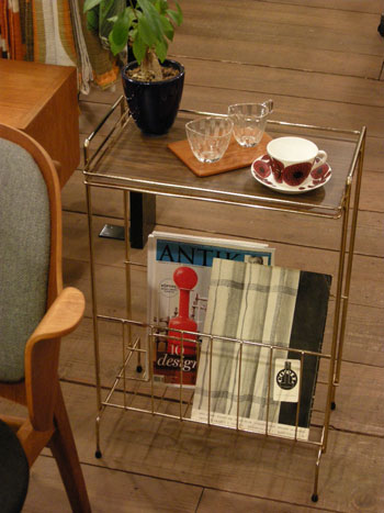 Side table (DENMARK) & お知らせ_c0139773_18331411.jpg