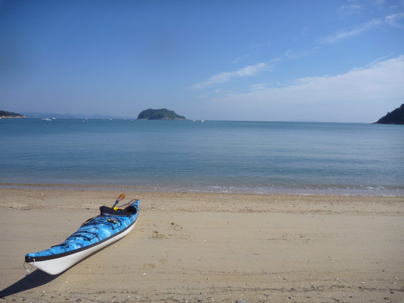 無人島巡り、そして独占！こんな冒険心を満たしてくれるシーカヤックは最高だ！－秋の牛窓カヤック②_e0138081_1824342.jpg