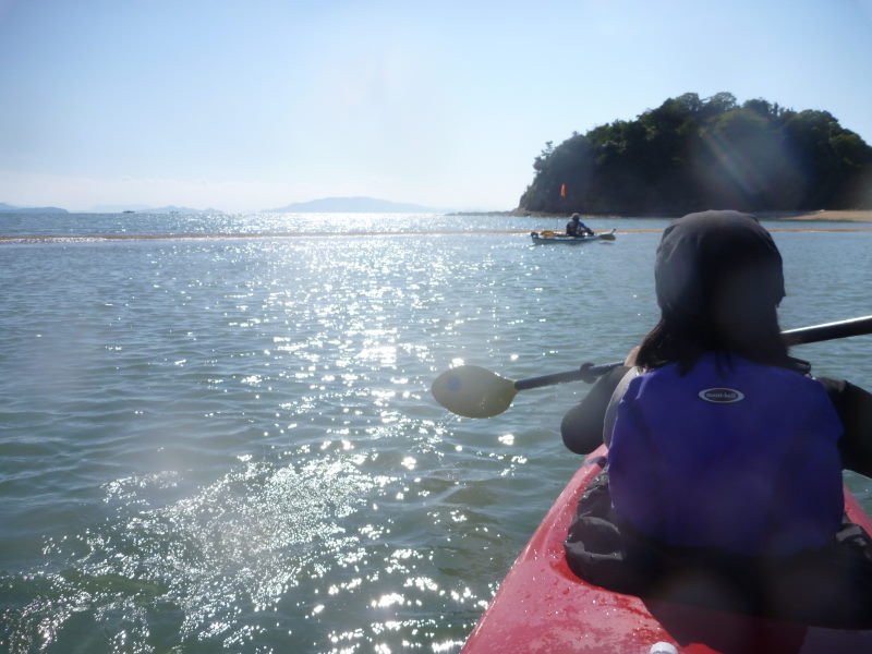 無人島巡り、そして独占！こんな冒険心を満たしてくれるシーカヤックは最高だ！－秋の牛窓カヤック②_e0138081_188506.jpg