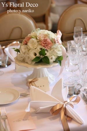 白&ピンクベージュの会場装花 リボン好きな新婦さんへ_b0113510_028235.jpg