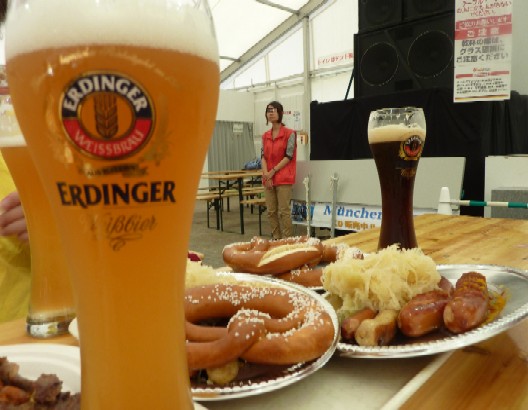 Ｅｉｎ Ｐｒｏｓｉｔ ｄｅｒ ＧｅｍＵｔｌｉｃｈｋｅｉｔ！ オクトーバーフェスト横浜2010_a0122931_17175241.jpg