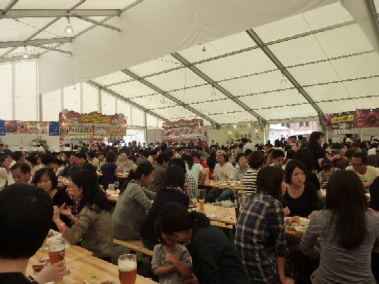 Ｅｉｎ Ｐｒｏｓｉｔ ｄｅｒ ＧｅｍＵｔｌｉｃｈｋｅｉｔ！ オクトーバーフェスト横浜2010_a0122931_17214495.jpg