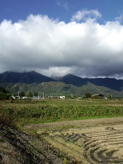 安曇野携帯発:安曇野の山に初雪！_c0047814_1032898.jpg