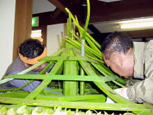ずいき祭りの御輿の準備_e0061225_10252848.jpg