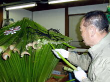 ずいき祭りの御輿の準備_e0061225_10484052.jpg
