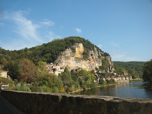 南仏旅2日目- ボート遊びで川岸の古城見学　La Roque Gageac -_d0041074_14593073.jpg