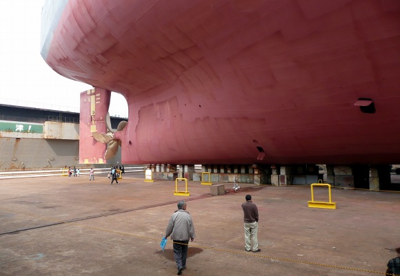 ユニバーサル造船所見学会にて「GENMAR ST.NIKOLAS」_e0158925_0352338.jpg