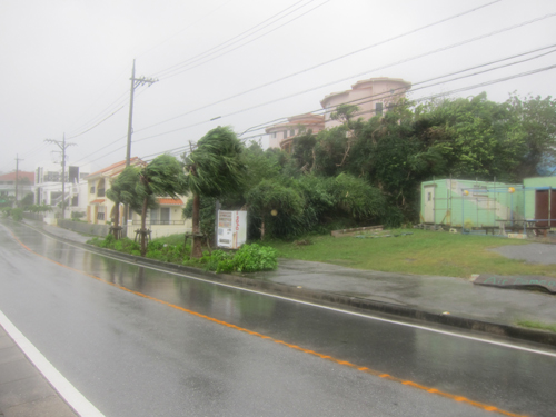 10月28日台風14号最接近中!!!_c0070933_1956153.jpg