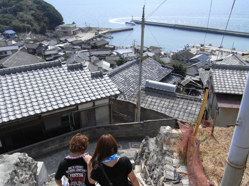 10/30(土)10/31(日)瀬戸内芸術祭クロージング!三田村管打団?@豊島・島キッチン!_c0003757_19514794.jpg