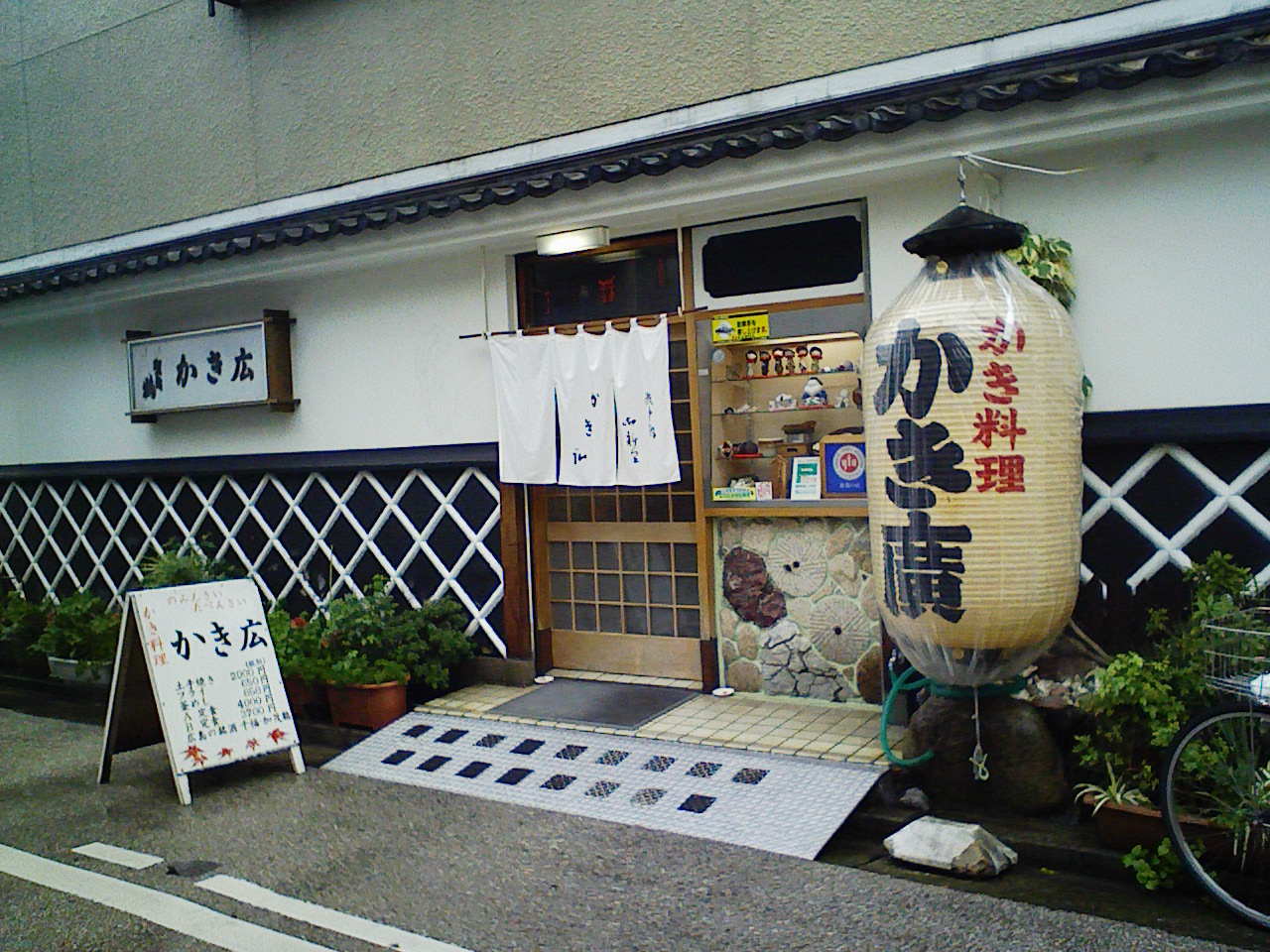 僕に似合わない昼食～カキフライ４食目_a0138219_8353544.jpg