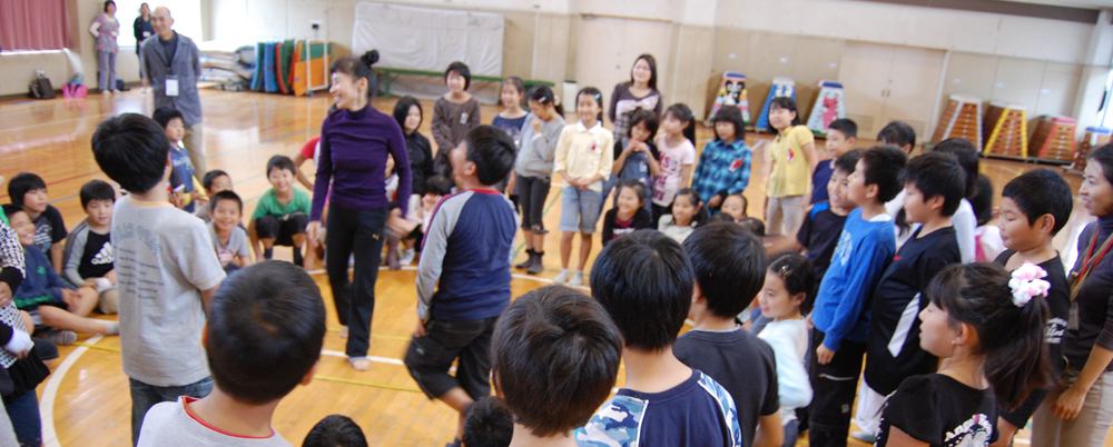 AIS 幸町小 4年生 即興ダンスの発表会をしました!_c0222139_18583093.jpg