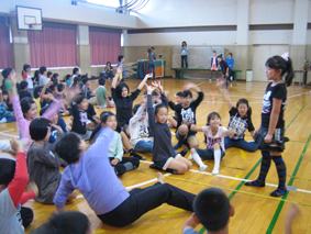 AIS 幸町小 4年生 即興ダンスの発表会をしました!_c0222139_1915796.jpg