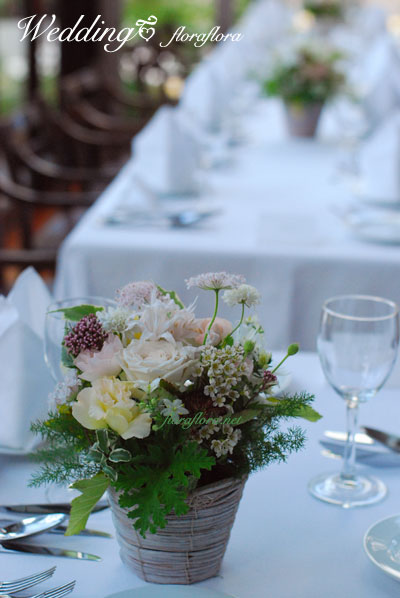 碑文谷テラス様 ウェディング会場装花 いつも傍らにあるような花 ゲストテーブルとメインテーブル_a0115684_1137552.jpg